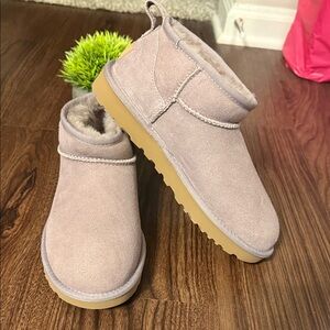 UGG Cozy Suede Ankle Boots with Fur Lining size 7 New